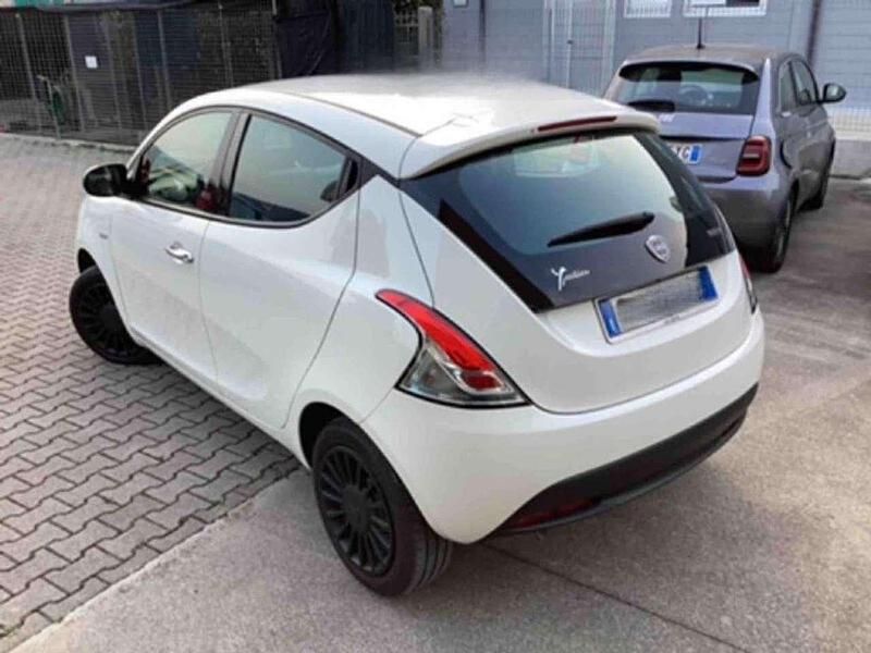 Usata Lancia Ypsilon Silver 70 CV (51 kW) 2023 Bianco Utilitaria