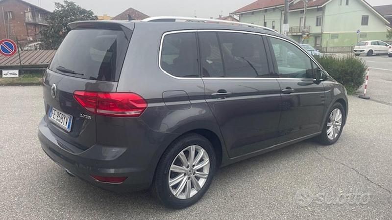 Usata VW Touran Executive 150 CV (110 kW) 2016 Grigio Monovolume