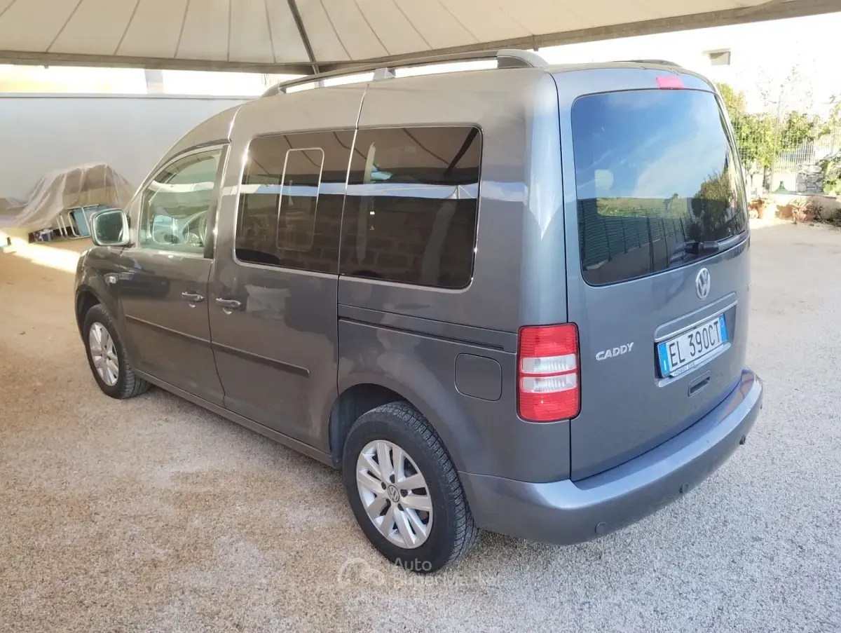 Usata VW Caddy Highline 102 CV (75 kW) 2011 Grigio Monovolume