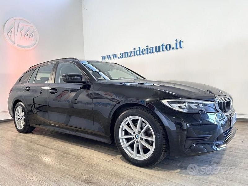 Usata BMW 318 Advantage 150 CV (110 kW) 2022 Nero metallizzato Station wagon