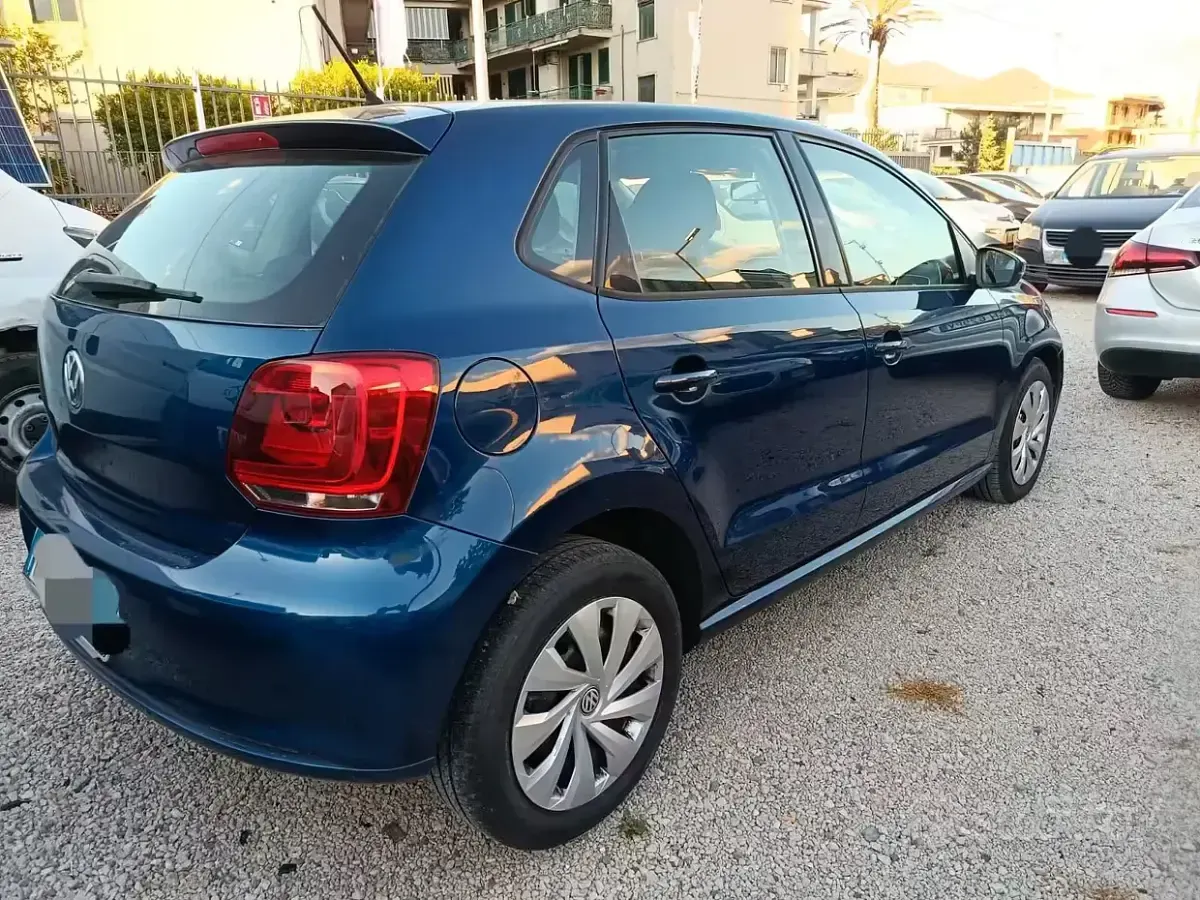 Usata VW Polo Trendline 75 CV (55 kW) 2014 Blu Berlina