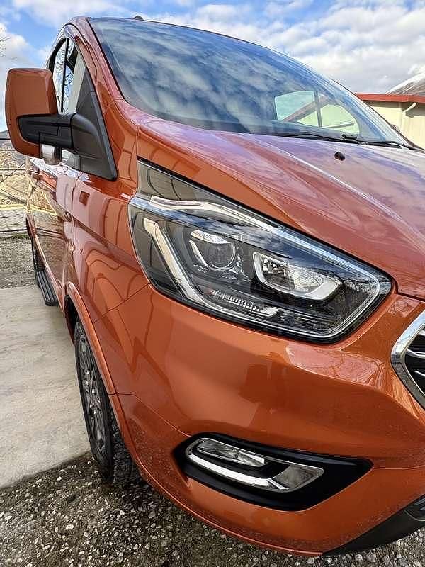 Usata Ford Tourneo Custom Titanium 185 CV (136 kW) 2022 Arancione Furgone