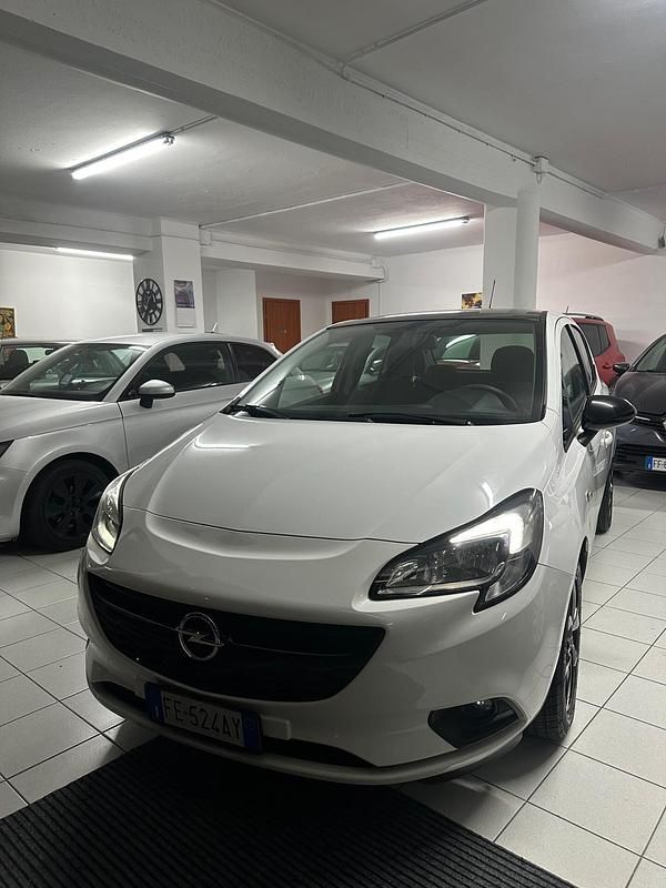 Usata Opel Corsa 90 CV (66 kW) 2016 Bianco Berlina