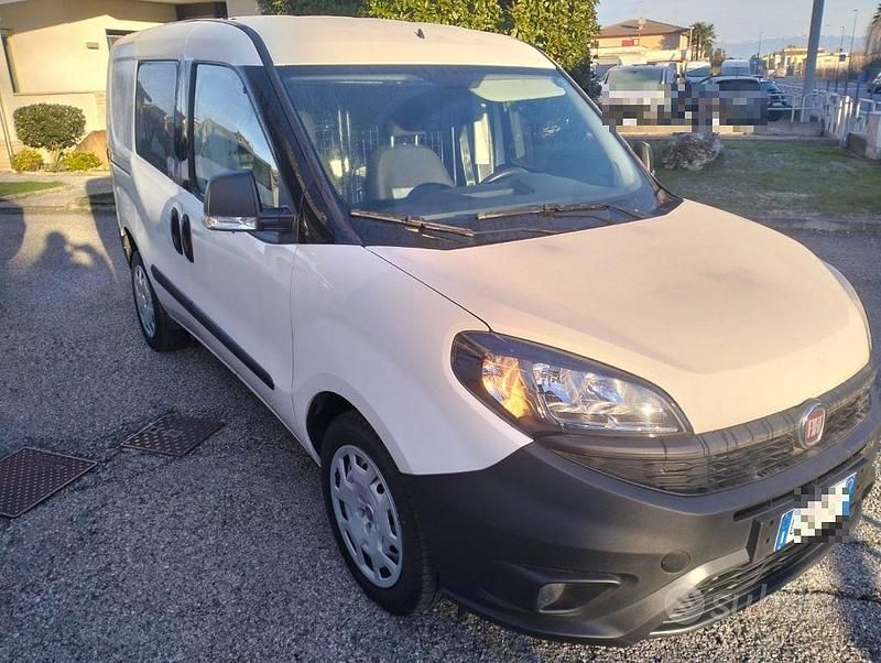 Usata Fiat Doblò Business 105 CV (77 kW) 2021 Bianco pastello Monovolume