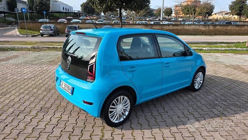 Usata VW up! Move 65 CV (47 kW) 2022 Blu Utilitaria