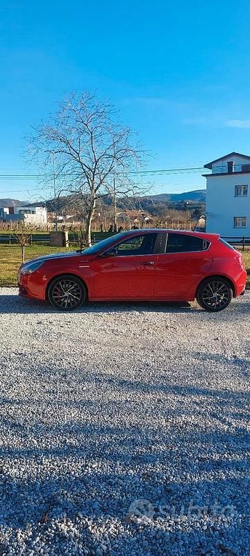 Usata Alfa Romeo Giulietta Quadrifoglio Verde 175 CV (128 kW) 2015 Rosso Berlina