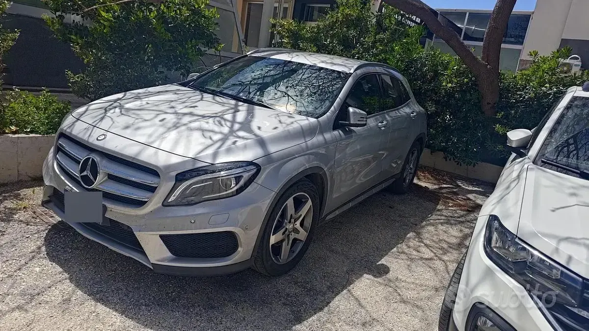Usata Mercedes GLA200 Executive 136 CV (100 kW) 2017 Grigio SUV