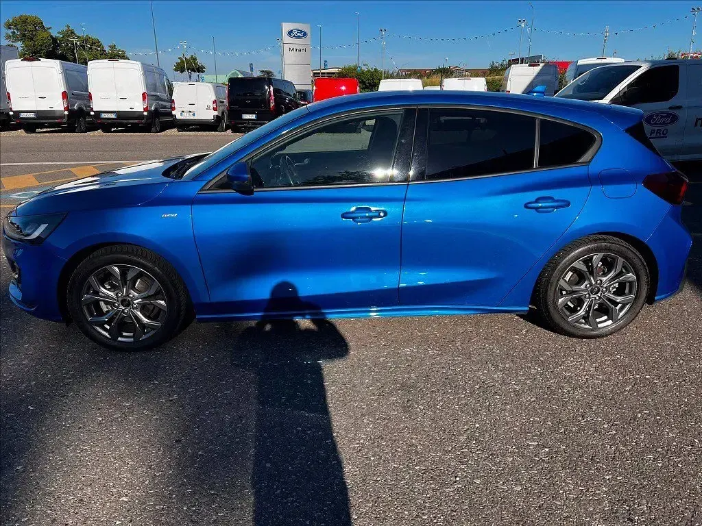 Usata Ford Focus ST-Line X 125 CV (91 kW) 2023 Desert island blue (metallizzato) Berlina