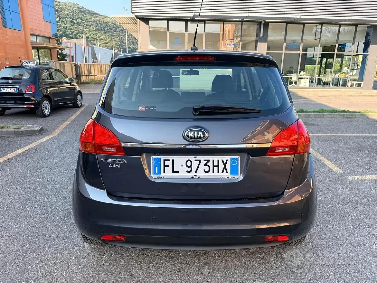Usata Kia Venga Style 90 CV (66 kW) 2017 Grigio Utilitaria