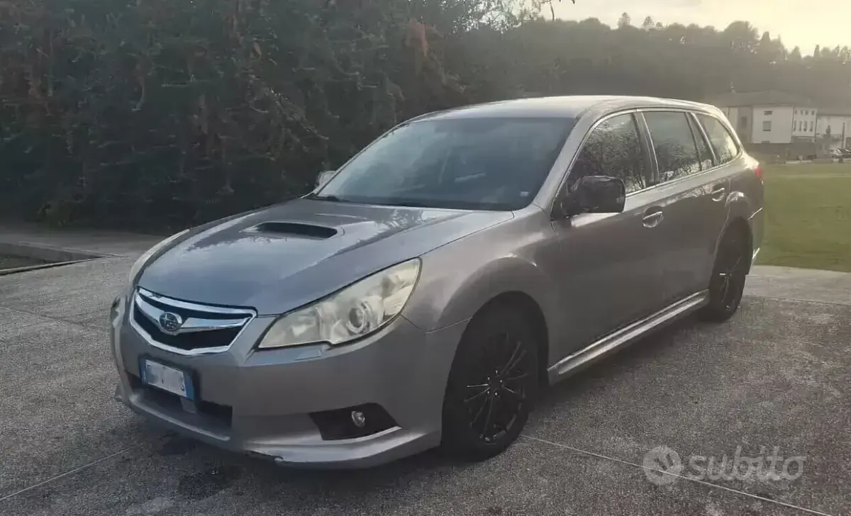 Usata Subaru Legacy Trend 150 CV (110 kW) 2011 Grigio Station wagon