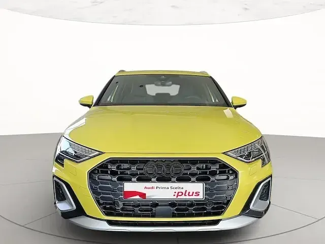 Nuova Audi A3 Ambiente 150 CV (110 kW) 2025 Giallo pitone metallizzato Berlina