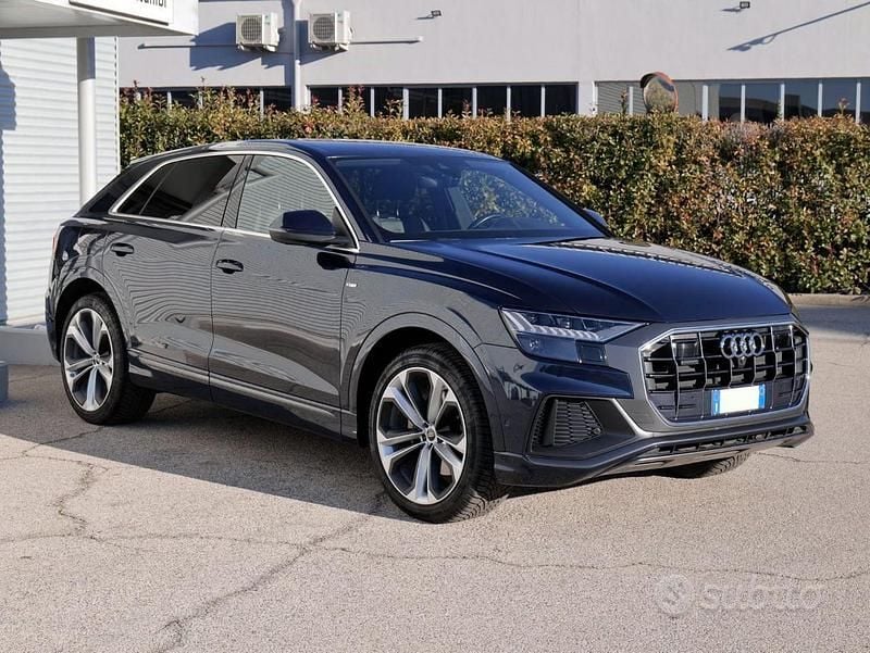 Usata Audi Q8 Ambiente 286 CV (210 kW) 2023 Blu SUV