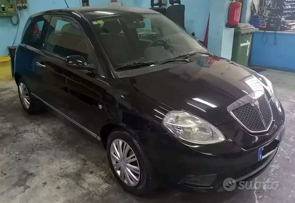 Usata Lancia Ypsilon 75 CV (55 kW) 2008 Nero Utilitaria