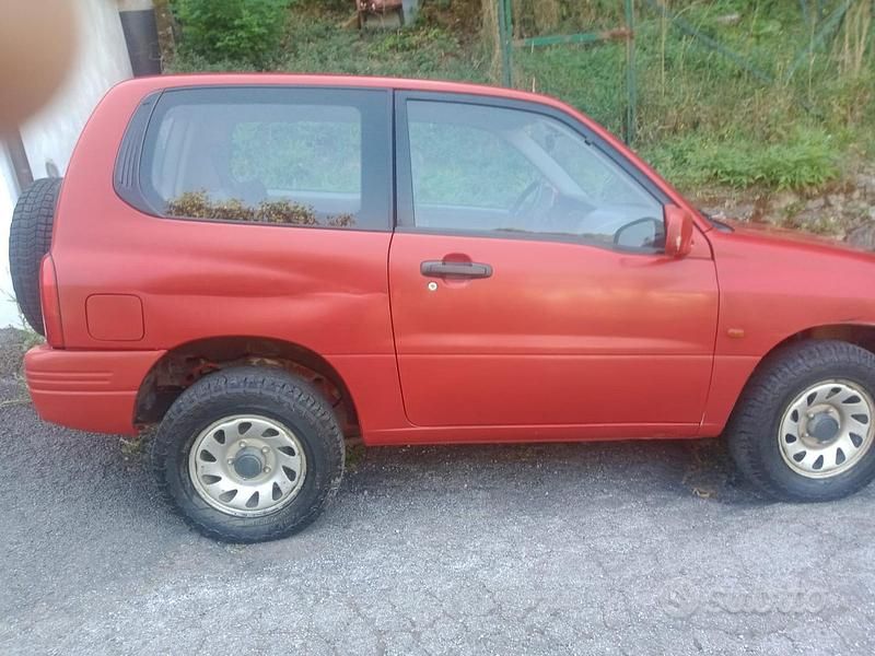 Usata Suzuki Vitara 94 CV (69 kW) 2000 Rosso SUV