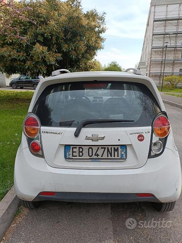 Begagnad Chevrolet Spark 68 HK (50 kW) 2010 Vit Halvkombi