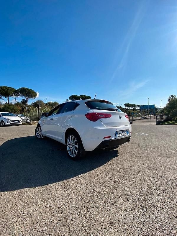 Usata Alfa Romeo Giulietta Super 175 CV (128 kW) 2016 Bianco Berlina