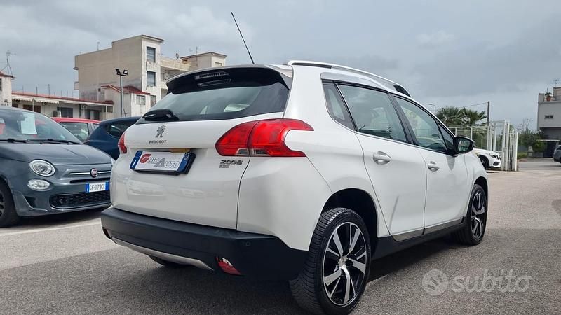 Usata Peugeot 2008 Active 92 CV (67 kW) 2014 Bianco SUV
