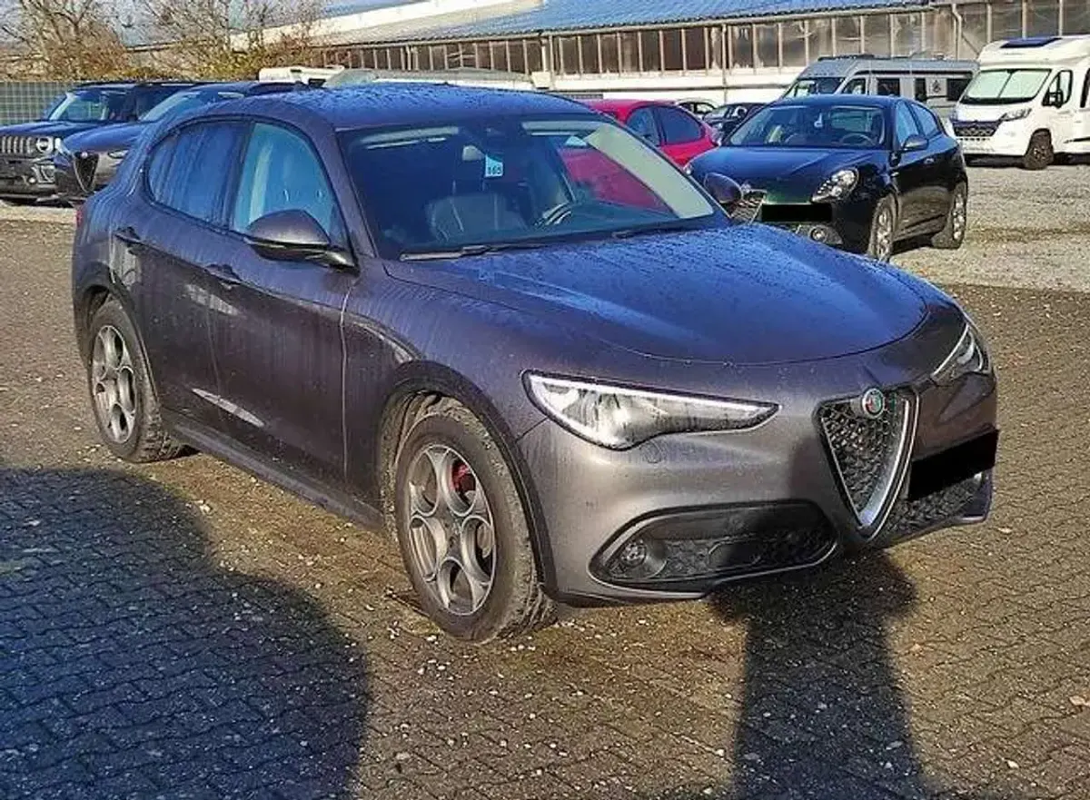 Usata Alfa Romeo Stelvio Executive 179 CV (131 kW) 2018 Grigio SUV