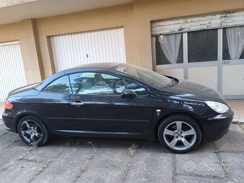 Usata Peugeot 307 CC 109 CV (80 kW) 2005 Nero Cabrio