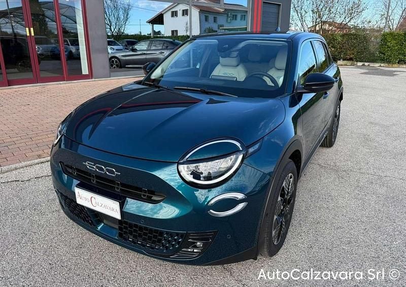 Verde mare Nuova 2025 Fiat 600 La Prima SUV | 27.900 € - Immagine 1/4