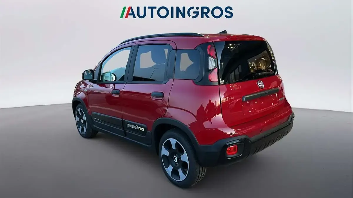 Nuevo Fiat Panda Cross Cross 69 CV (50 kW) 2025 Rojo Utilitario
