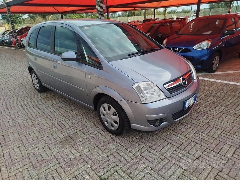 Usata Opel Meriva Enjoy 90 CV (66 kW) 2010 Grigio Monovolume
