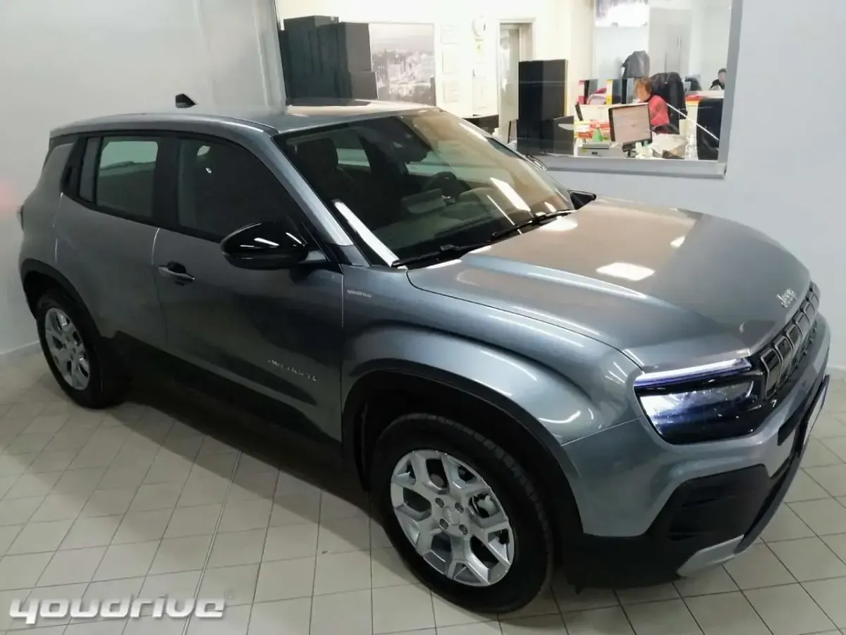 Nuova Jeep Avenger Longitude 101 CV (74 kW) 2025 Grigio SUV