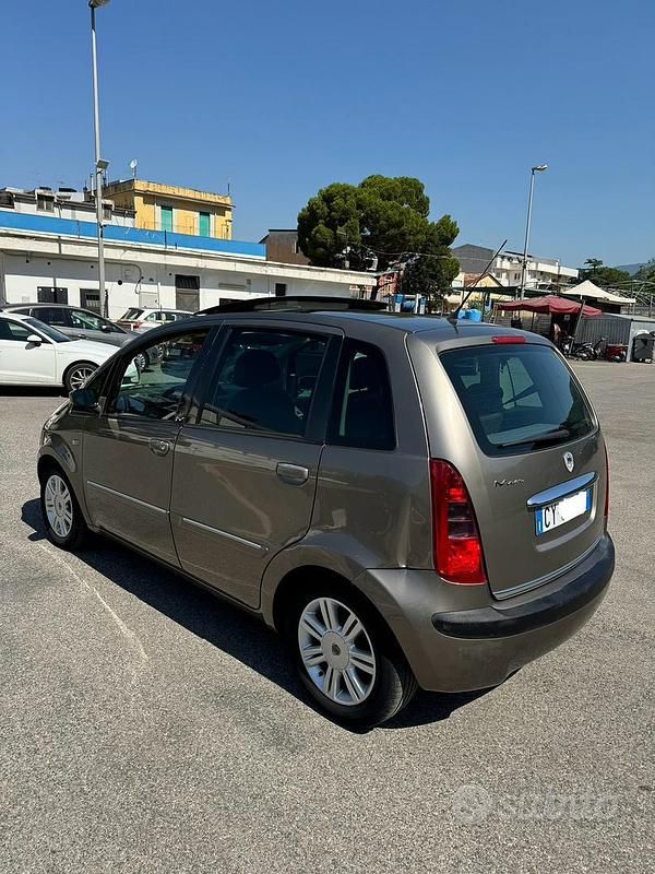 Usata Lancia Musa 95 CV (69 kW) 2005 Marrone Monovolume