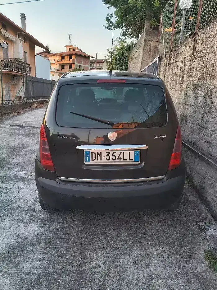 Usata Lancia Musa 101 CV (74 kW) 2008 Marrone Monovolume