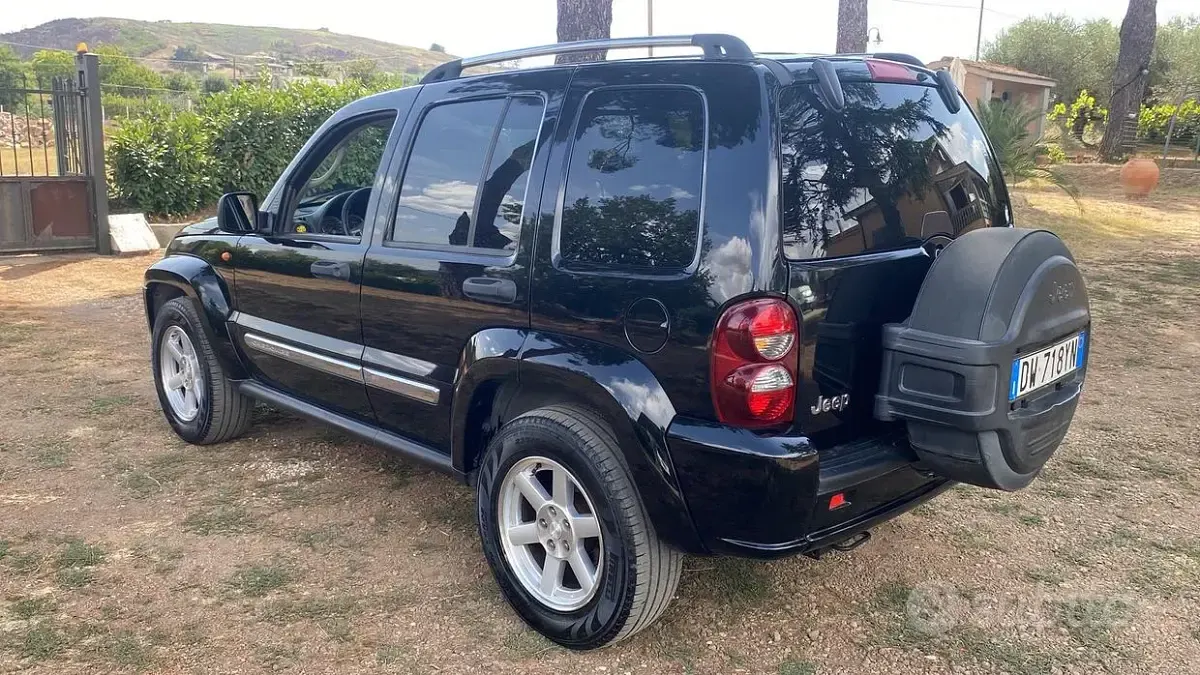 Second-hand Jeep Cherokee 163 CP (119 kW) 2009 SUV