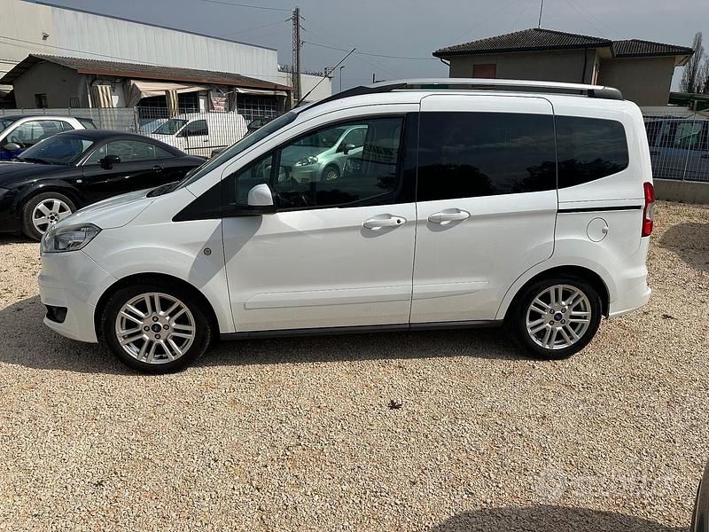 Usata Ford Tourneo Courier 101 CV (74 kW) 2015 Bianco Monovolume