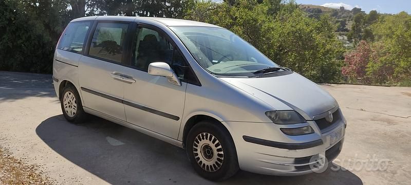 Usata Fiat Ulysse 109 CV (80 kW) 2003 Grigio Monovolume