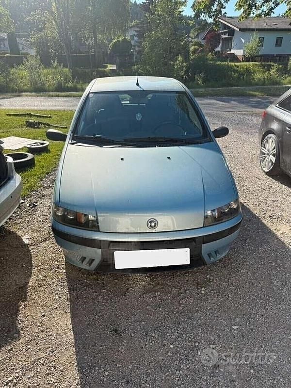 Usata Fiat Punto 60 CV (44 kW) 2002 Blu Utilitaria