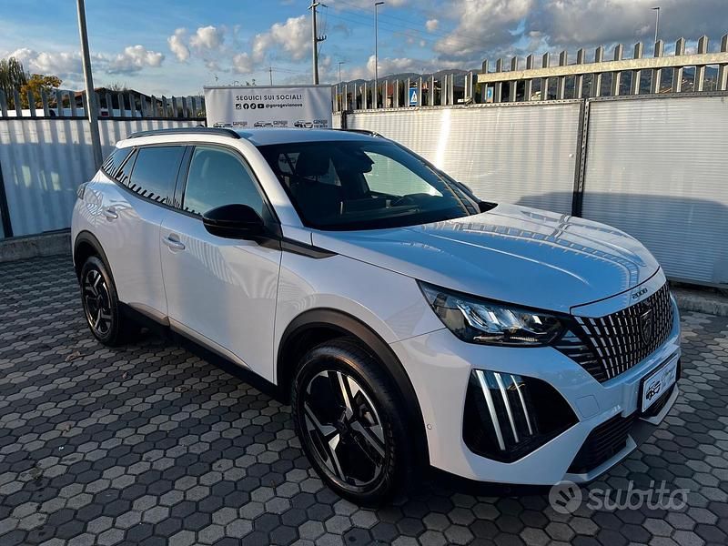 Usata Peugeot 2008 Allure 101 CV (74 kW) 2025 Bianco SUV