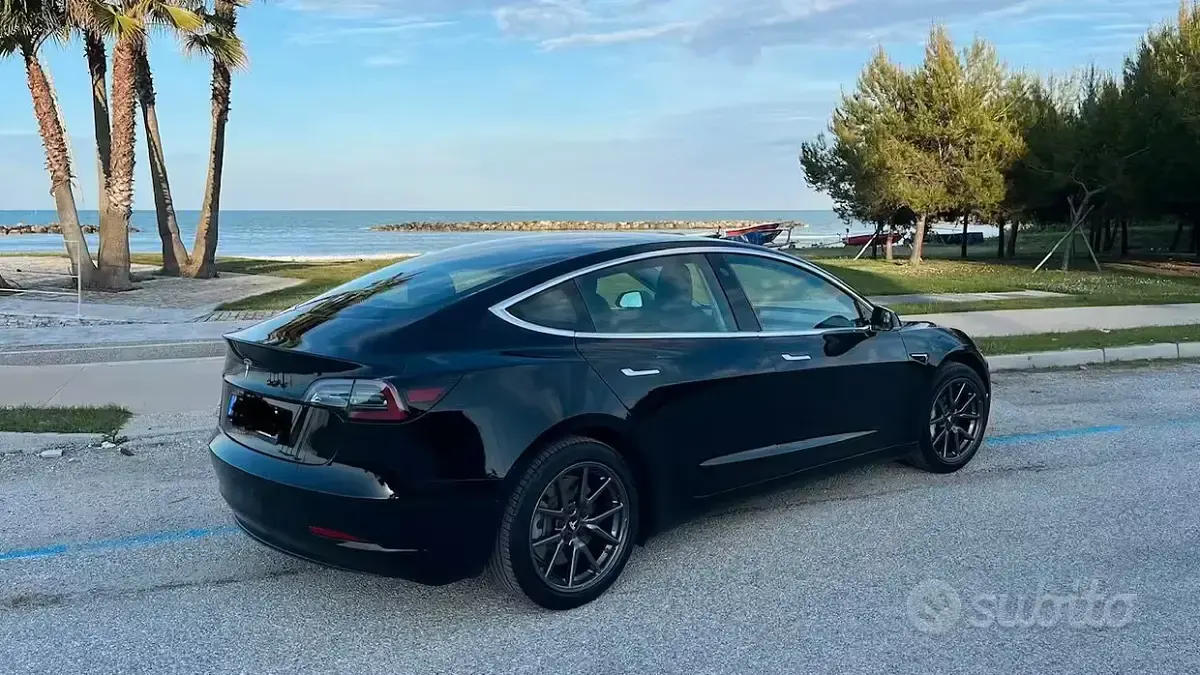 Usata Tesla Model 3 Standard Range 239 kW (325 CV) 2019 Nero Berlina