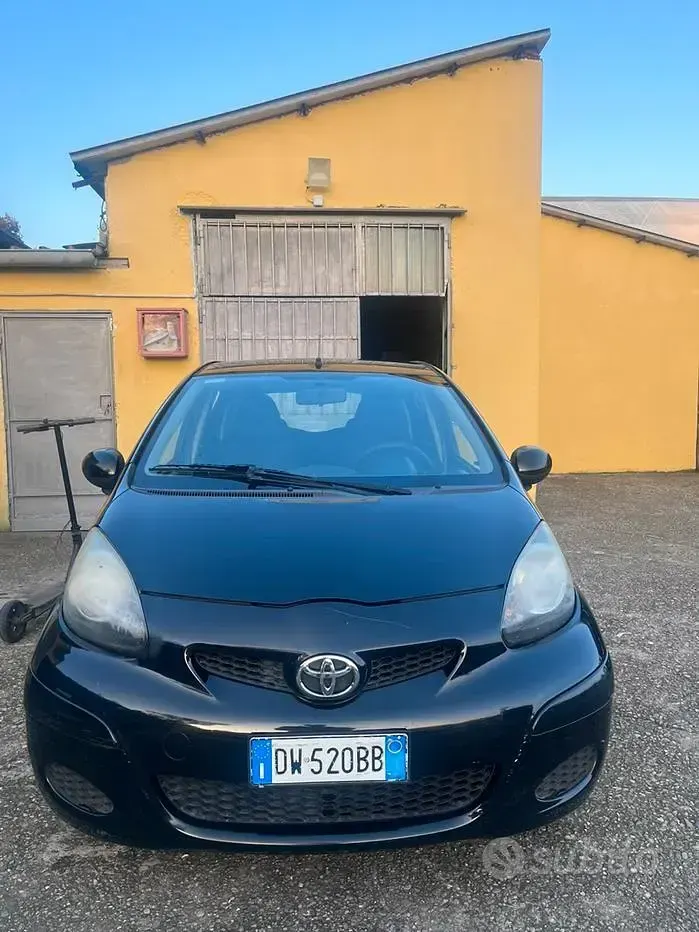 Usata Toyota Aygo 68 CV (50 kW) 2009 Nero Utilitaria