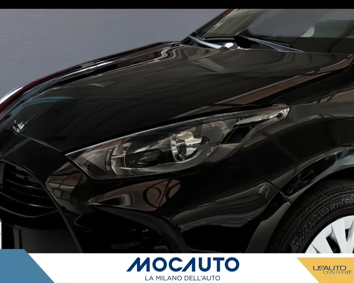 Usata Toyota Yaris Hybrid Business Edition 92 CV (67 kW) 2020 Colore nero Berlina