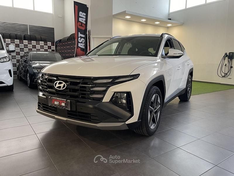 Argento Nuova 2025 Hyundai Tucson SUV | 31.990 € (Buon prezzo) - Immagine 1/4