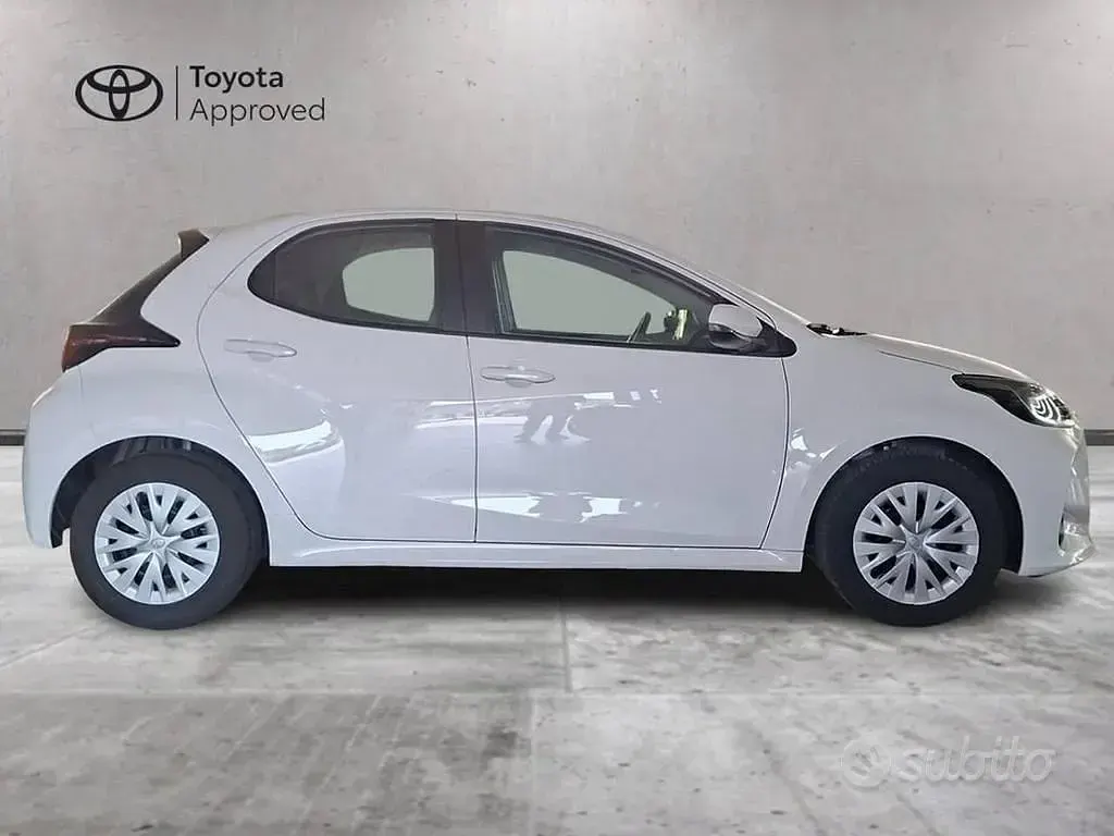 Usata Toyota Yaris Active 72 CV (52 kW) 2023 Bianco Utilitaria