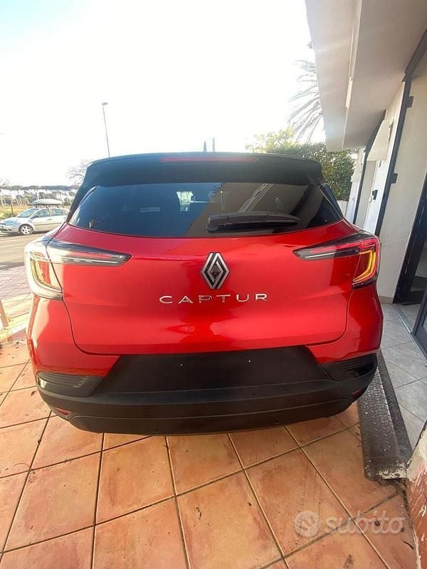 Usata Renault Captur Techno 101 CV (74 kW) 2025 Rosso SUV