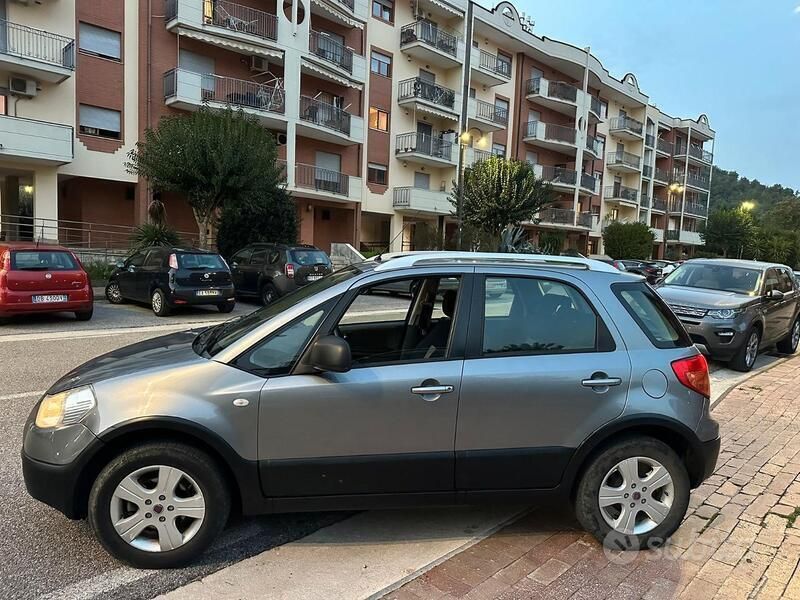 Usata Fiat Sedici Dynamic 120 CV (88 kW) 2009 Grigio SUV