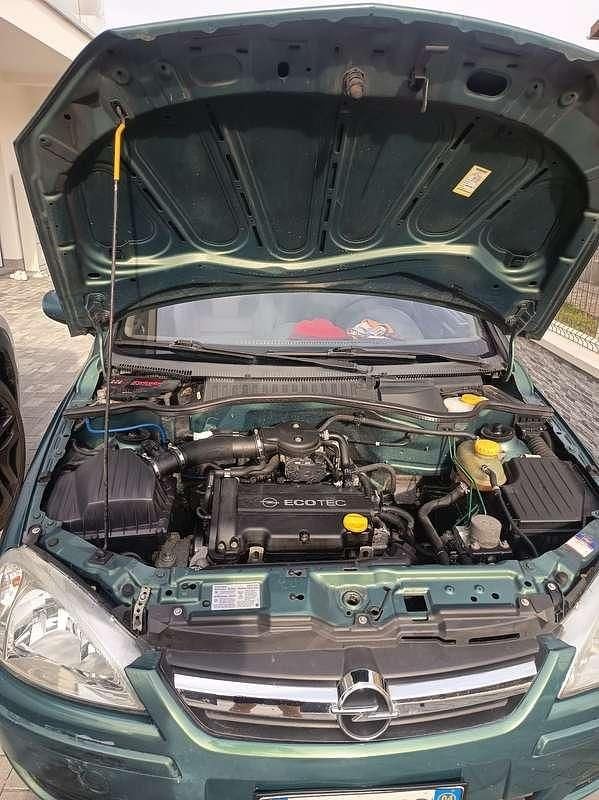 Usata Opel Corsa Club 75 CV (55 kW) 2004 Berlina