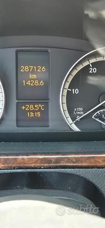 Usata Mercedes Viano 2010 Grigio Monovolume