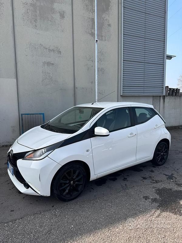 Usata Toyota Aygo X-wave 69 CV (50 kW) 2016 Other Utilitaria