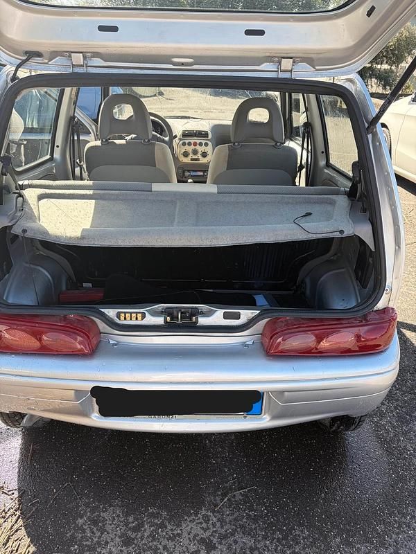 Usata Fiat 600 Anniversary 73 CV (53 kW) 2008 Argento Utilitaria