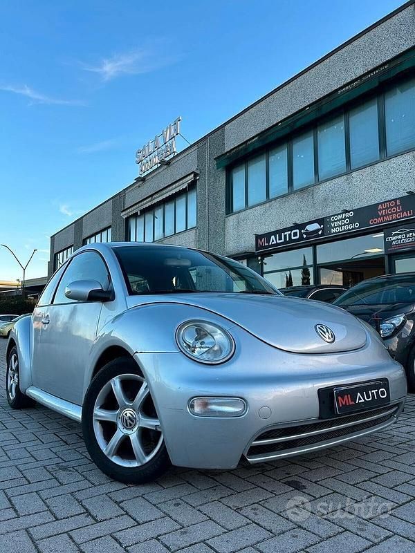 Usata VW New Beetle 101 CV (74 kW) 2004 Grigio Utilitaria