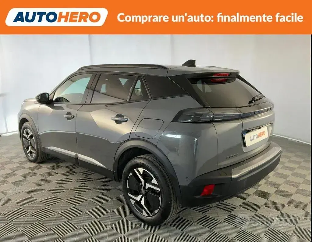 Usata Peugeot 2008 Allure 101 CV (74 kW) 2024 Grigio SUV