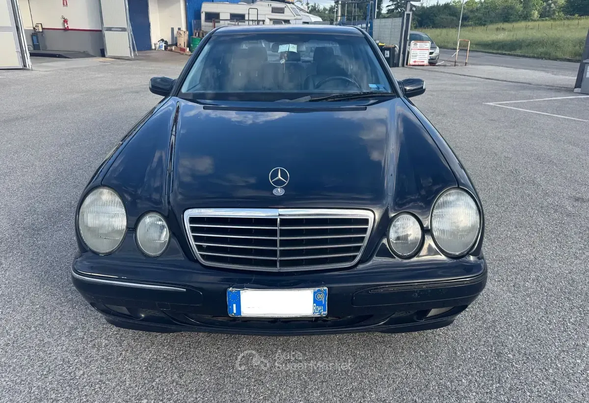 Usata Mercedes E200 Avantgarde 163 CV (119 kW) 2000 Blu Berlina