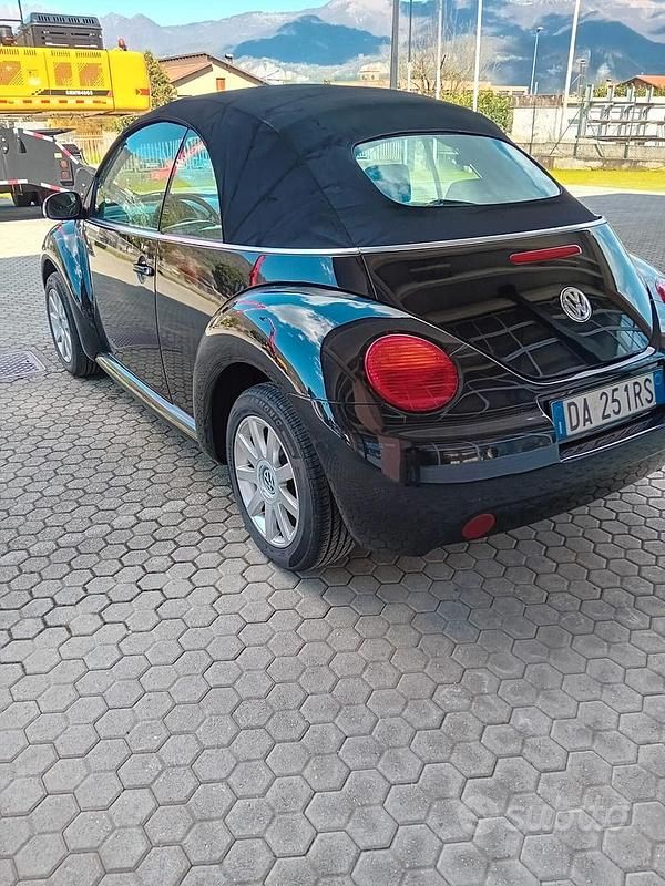 Usata VW New Beetle 105 CV (77 kW) 2005 Nero Utilitaria