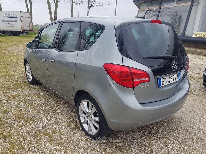 Usata Opel Meriva 101 CV (74 kW) 2010 Gray Monovolume